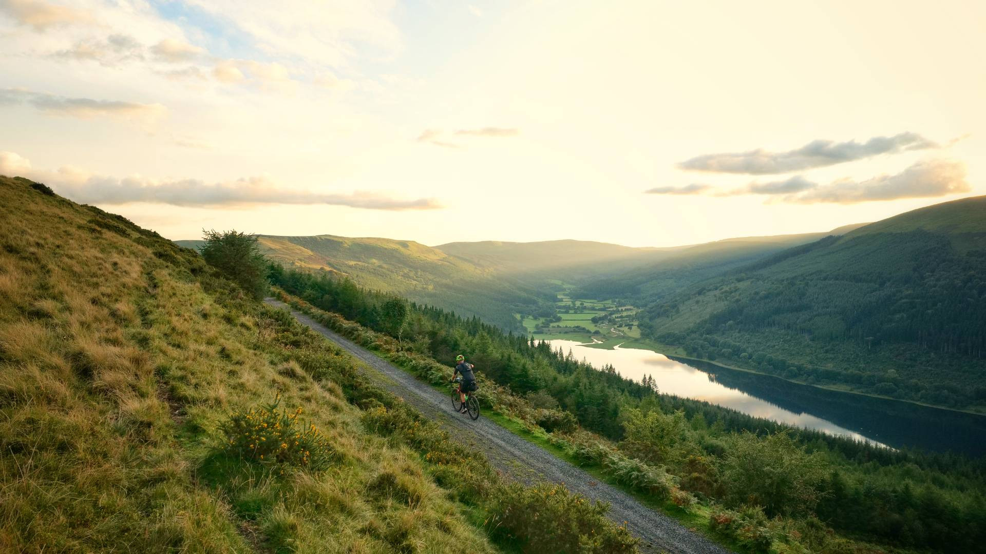 Gravel bike beside Talybont reservoir on the Blaenau 600 route