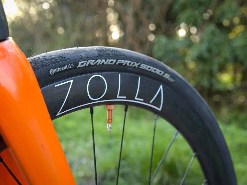 zolla-gp5000-rim-2024 Zolla rim with a Continental GP5000 tyre and orange fork